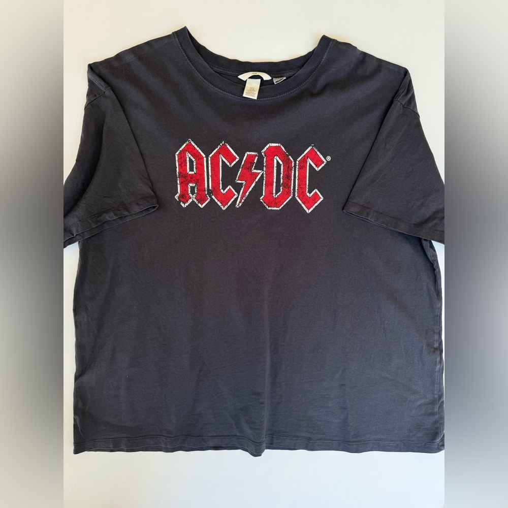 H&M AC/DC Women’s Black Graphic Band Tee - Size XL
